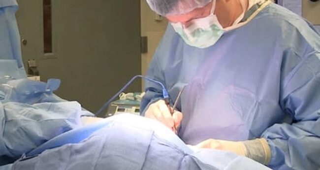 sleepapnea doctor during operation