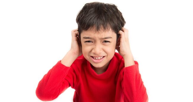 ChildrensHealth_20220831_MyKidHasLice kid scratching his head