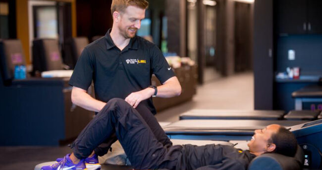 Dr. Robinson examines patient’s knee