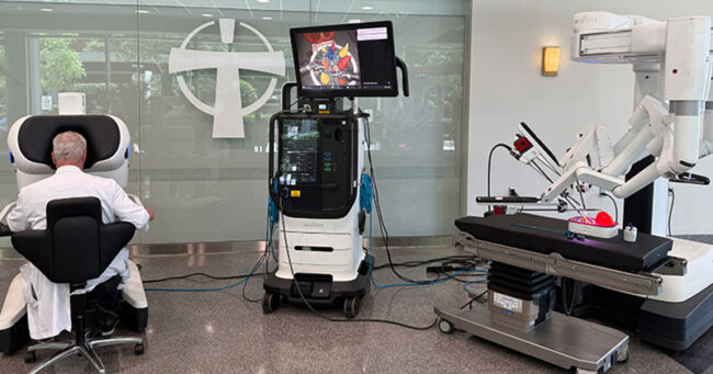 DaVinci-Blog-header A surgeon does a demonstration of new da Vinci 5 surgical robot